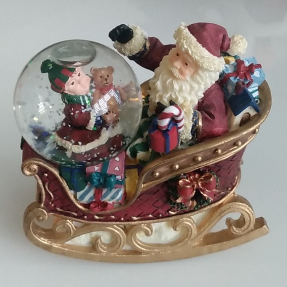 Kirkland Signature Christmas Glass WaterGlobe Ornament & Rocking Santa in Sleigh - Picture 14 of 16